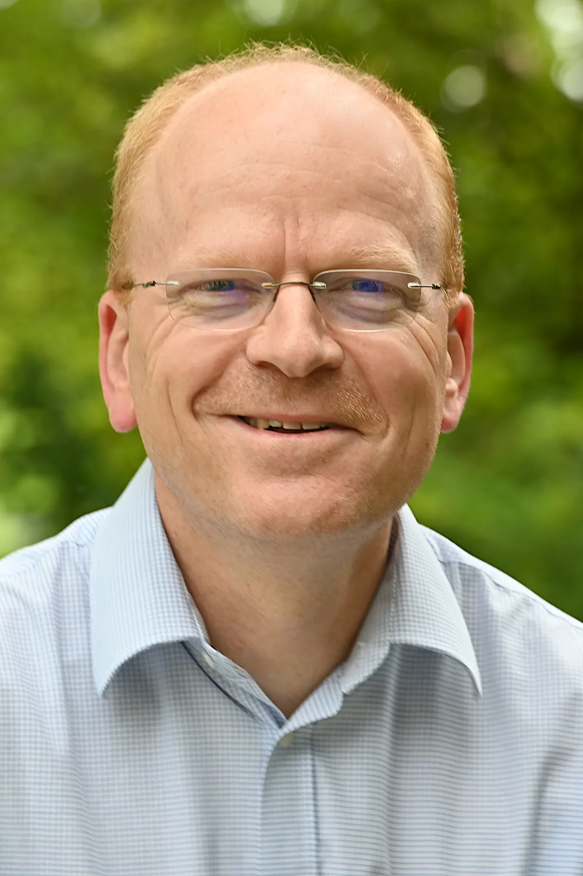 Porträt von Ueli Schmid.